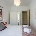 Hip And Spacious Tm Flat In Areeiro