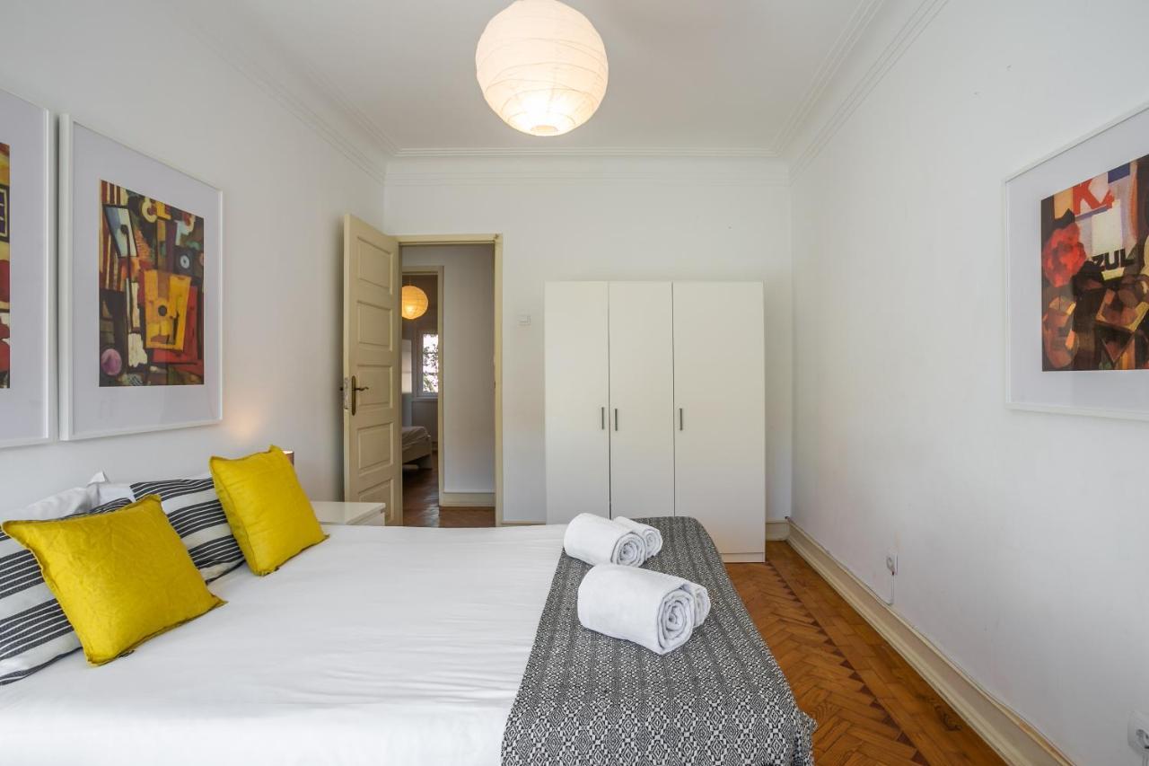 Hip And Spacious Tm Flat In Areeiro * Lisboa