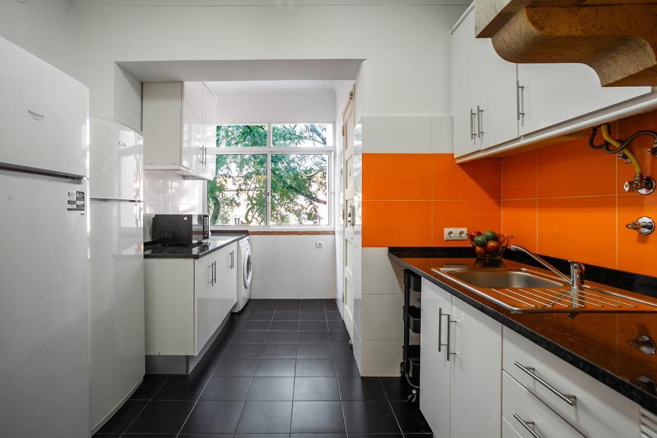 Hip And Spacious Tm Flat In Areeiro Lisboa