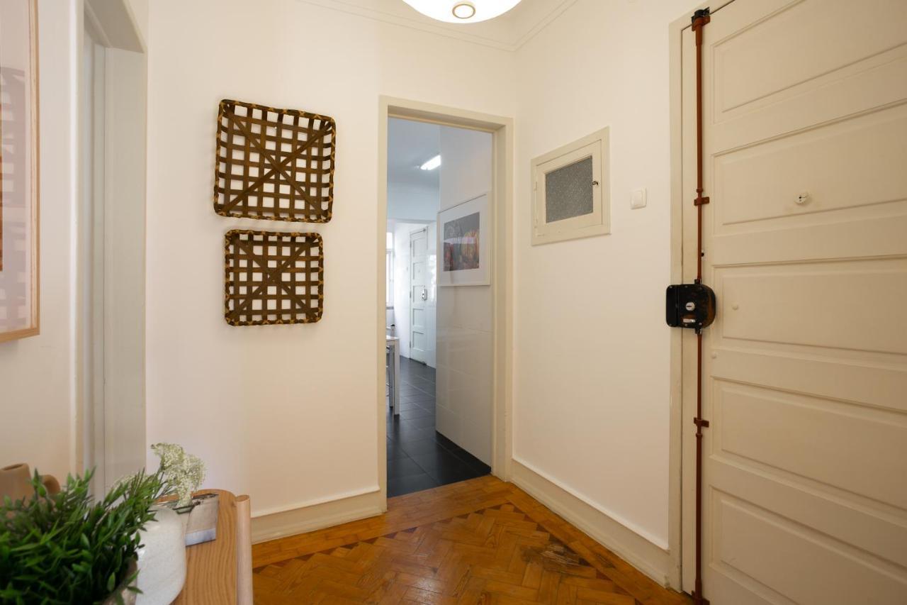 Hip And Spacious Tm Flat In Areeiro Lisboa